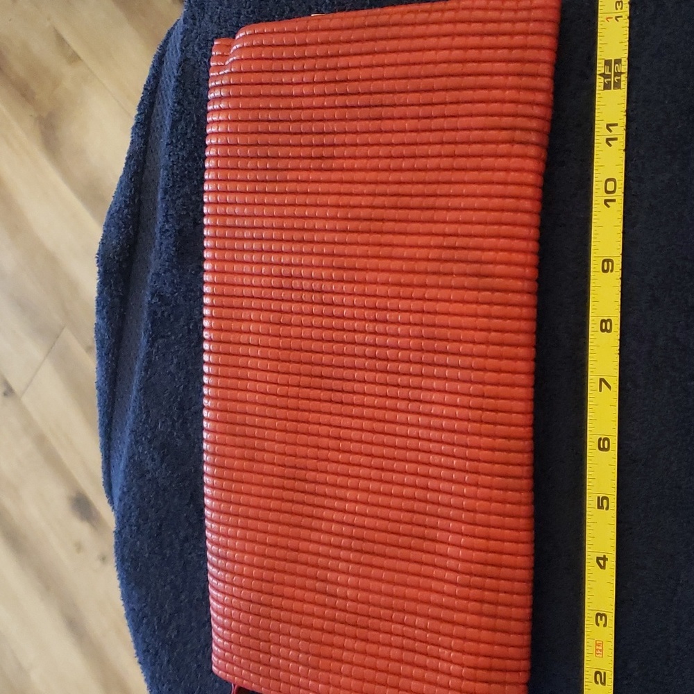 Red clutch - Picture 3 of 8